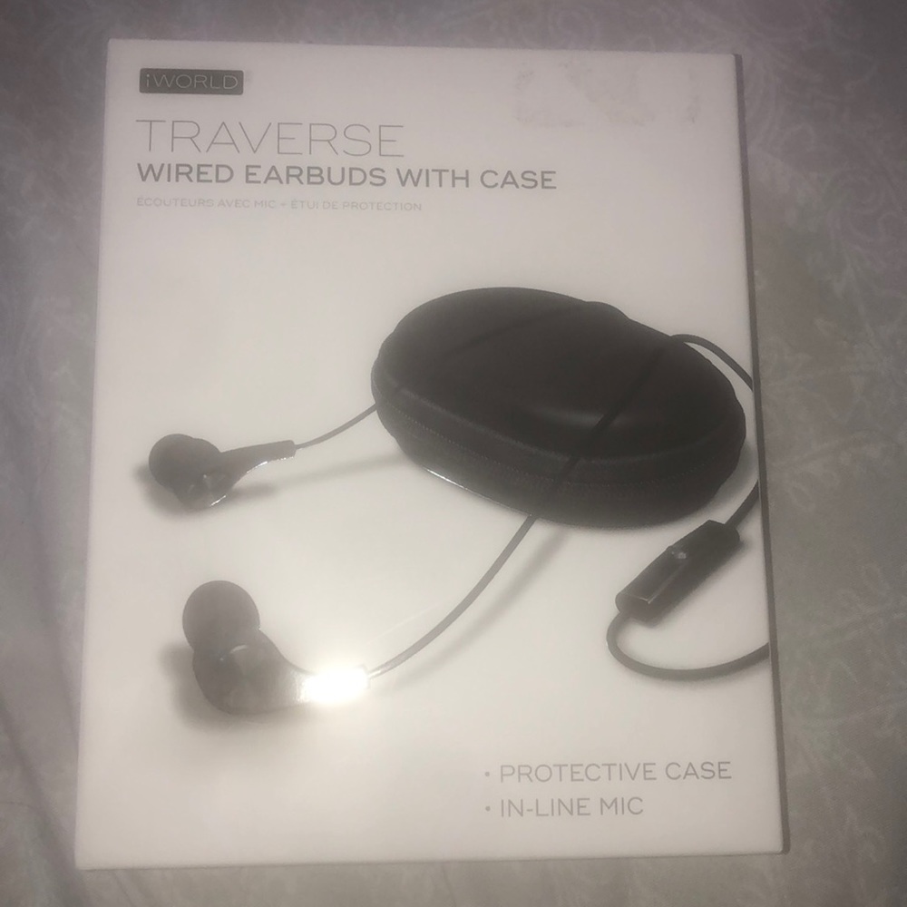 Traverse earbuds with case